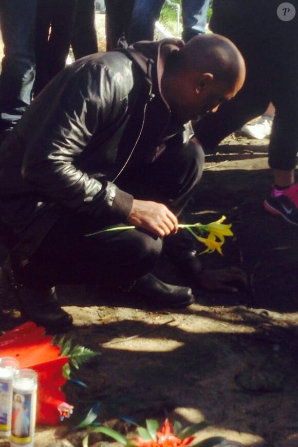 Tyrese Gibson, "Fast & Furious" co-star de Paul Walker ne peut contenir son émotion en arrivant sur les lieux du crash de la voiture de l'acteur décédé.  Santa Clarita, Los Angeles, CA, le 1er décembre 2013