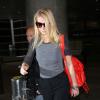 Gwyneth Paltrow arrive à Los Angeles, portant un sac à dos rouge Balenciaga (modèle Traveller S) et des bottines Stella McCartney. Le 3 décembre 2013.