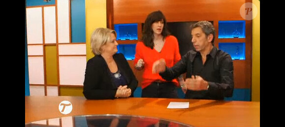 Marina Carrère d'Encausse, Daphné Bürki et Michel Cymès répondent à Marine Lorphelin dans Le Tube, le samedi 7 décembre 2013.
