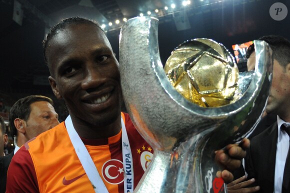 Didier Drogba après sa victoire en finale de la Super Coupe de Turquie le 11 août 2013 au Kadir Has Stadium de Kayseri