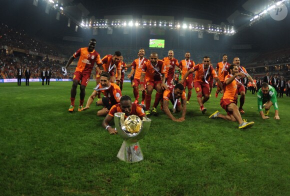 Didier Drogba et ses coéquipiers après la victoire lors de la Super Coupe de Turquie au Kadir Has Stadium de Kayseri, le 11 août 2013