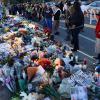 Les hommages des fans sur les lieux de l'accident mortel de Paul Walker à Los Angeles, à Santa Clarita, le 1er décembre 2013