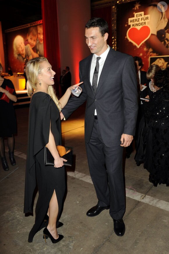 Hayden Panettiere et Waldimir Klitschko lors du gala caritatif de la fondation Ein Herz für Kinder à Berlin. Le 7 décembre 2013.