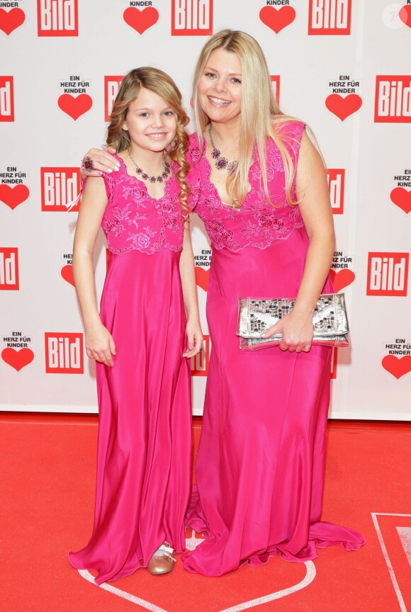 L'actrice Anne Sophie Briest et sa fille Faye assistent au gala caritatif de la fondation Ein Herz für Kinder à Berlin. Le 7 décembre 2013.