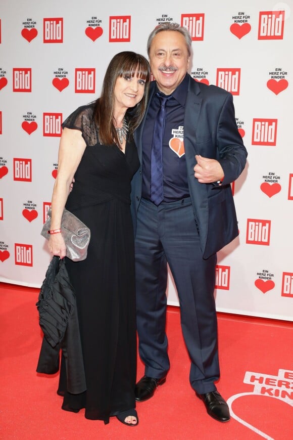 L'acteur Wolfgang Stumph et sa femme Christine assistent au gala caritatif de la fondation Ein Herz für Kinder à Berlin. Le 7 décembre 2013.