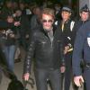 Johnny Hallyday et Laeticia arrivent à l'aéroport de Paris en provenance de Los Angeles. Le couple est accompagné de ses filles, Jade et Joy, de la grand-mère de Laeticia, Eliette, du chien du rockeur, Santos, et des musiciens de Johnny. Le 8 décembre 2013.