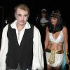 Johnny Hallyday et sa femme Laeticia célèbrent Halloween chez Kate Hudson, à Los Angeles le 26 octobre 2013.