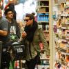 Lea Michele a fait quelques courses chez Whole Foods avec Adam Lambert, à West Hollywood, Los Angeles, le 7 décembre 2013.
