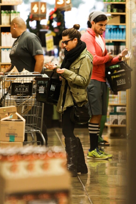 Lea Michele a fait quelques courses chez Whole Foods avec Adam Lambert, à West Hollywood, Los Angeles, le 7 décembre 2013.