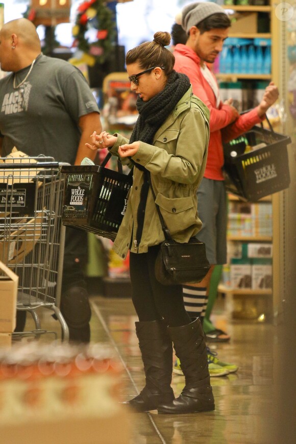 Lea Michele a fait quelques courses chez Whole Foods avec Adam Lambert, à West Hollywood, Los Angeles, le 7 décembre 2013.
