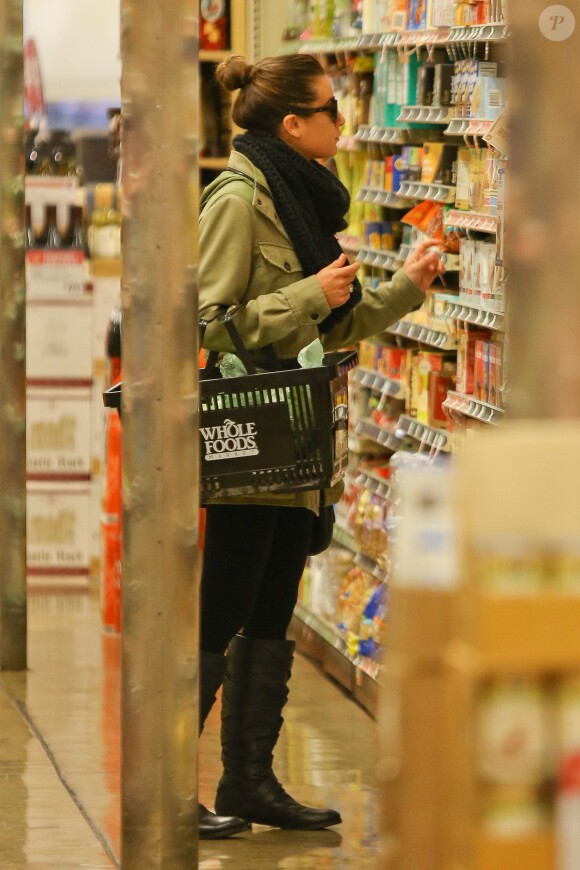 Lea Michele a fait quelques courses chez Whole Foods avec Adam Lambert, à West Hollywood, Los Angeles, le 7 décembre 2013.