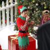 Chris Colfer, sur le tournage de l'épisode spécial Noël, de la 5e saison de Glee, le 7 novembre 2013 à Los Angeles.