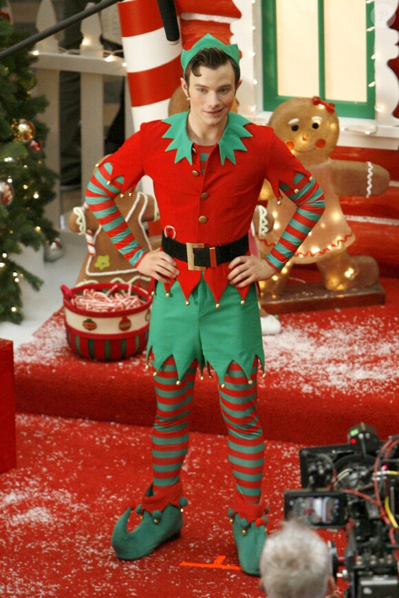 Chris Colfer, sur le tournage de l'épisode spécial Noël, de la 5e saison de Glee, le 7 novembre 2013 à Los Angeles.