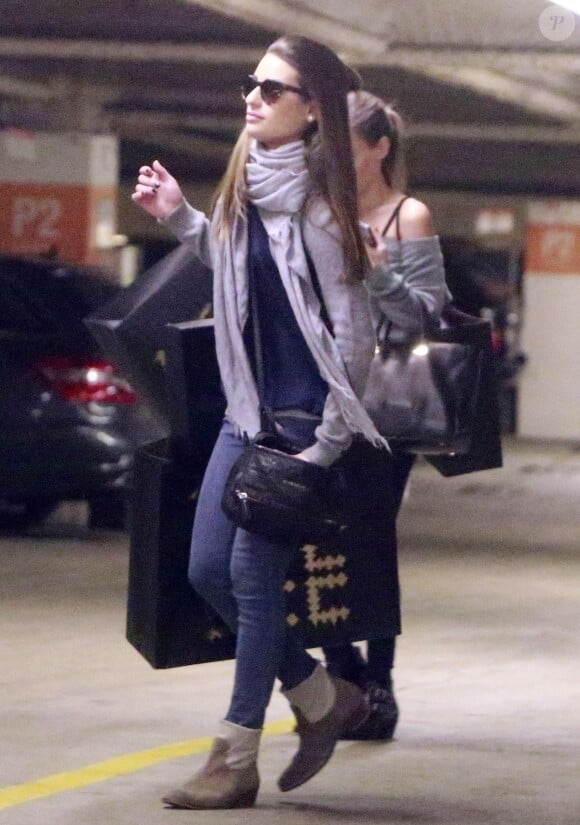 Exclusif - Lea Michele va faire du shopping avec une amie à Beverly Hills, le 24 novembre 2013.