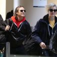 Exclusif - Joaquin Phoenix part en vacances avec sa petite-amie Allie Teilz à l'aéroport de Los Angeles, le 8 décembre 2013.