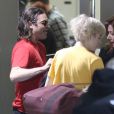 Exclusif - Joaquin Phoenix et sa petite-amie Allie Teilz à l'aéroport de Los Angeles, le 8 décembre 2013.