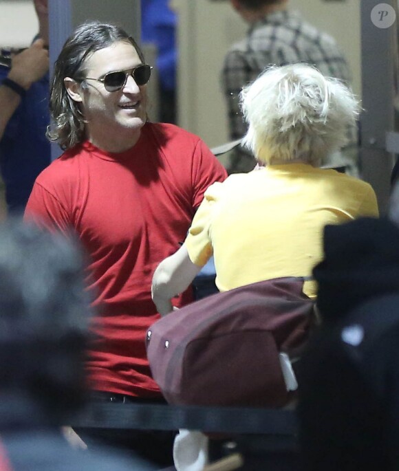 Exclusif - Joaquin Phoenix et sa petite-amie Allie Teilz à l'aéroport de Los Angeles, le 8 décembre 2013.