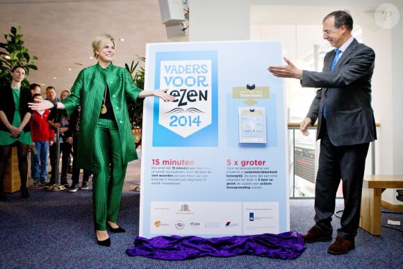 La princesse Laurentien des Pays-Bas a bénéficié du soutien de son père Laurens Jan Brinkhorst pour faire la promotion de la campagne Vaders Voor Lezen 2014 le 8 décembre 2013 à l'occasion de l'avant-première du film Mees Kees op Camp à Ede.
