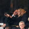 David Cameron, Helle Thorning-Schmidt et Barack Obama - Le selfie de la discorde sous le regard noir de Michelle Obama lors de la cérémonie d'hommage à Nelson Mandela au stade de Soccer City à Soweto, le 10 décembre 2013.