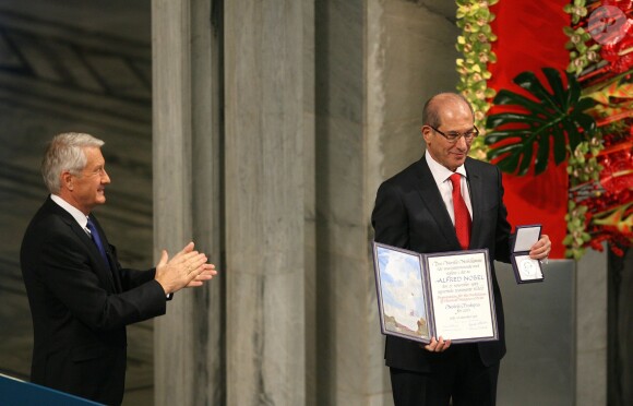 Ahmet Uzumcu, directeur de l'AIOC, a reçu le prix Nobel de la Paix 2013 pour le travail de son organisation, lors de la cérémonie organisée à Oslo le 10 décembre 2013