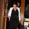 Kim Kardashian, enceinte, à la sortie d'un déjeuner en mai 2013 à Los Angeles