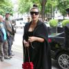 Kim Kardashian (enceinte) et sa mère Kris Jenner sont allées déjeuner au George V avant de se rendre au studio de Karl Lagerfeld "L7". Paris, le 22 mai 2013