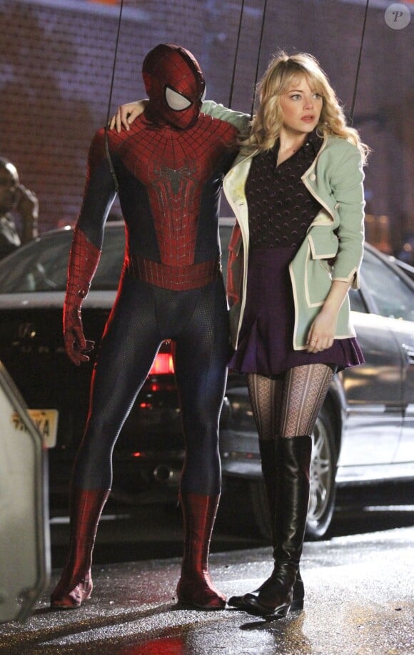 Andrew Garfield et Emma Stone sur le tournage "The Amazing Spider-Man 2" à New York le 4 juin 2013