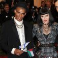 Madonna et Brahim Zaibat arrivent à la soirée du MET Ball à New York en mai 2013. Le couple avait choisi cet événement mode pour officialiser leur histoire d'amour.