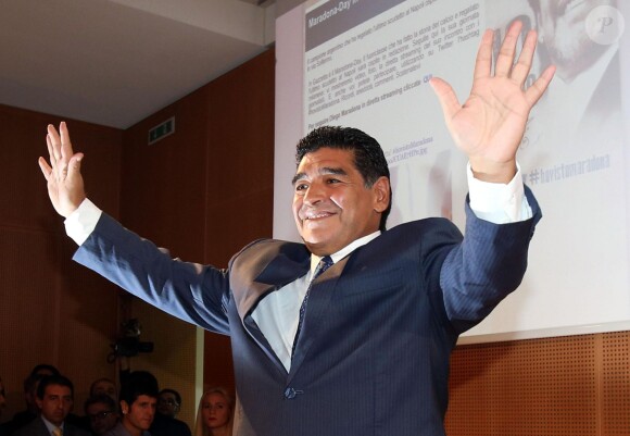 Diego Armando Maradona lors de sa visite au sein de la rédaction de la Gazzetta dello Sport à Milan, le 17 octobre 2013