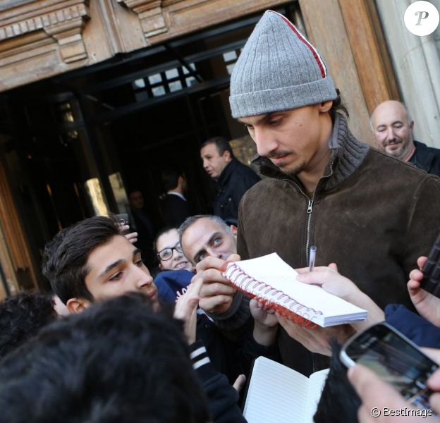 Zlatan Ibrahimovic après le déjeuner du président qui se tenait au restaurant La Société à Paris, le 12 décembre 2013, et qui réunissait tous les joueurs du PSG et le staff professionnel