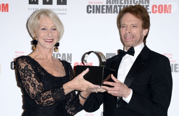 Helen Mirren et Jerry Bruckheimer lors des 27e American Cinematheque Awards qui honorent Jerry Bruckheimer à Beverly Hills le 12 décembre 2013