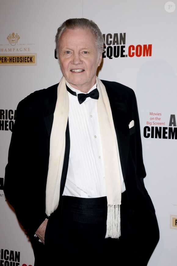 Jon Voight lors des 27e American Cinematheque Awards qui honorent Jerry Bruckheimer à Beverly Hills le 12 décembre 2013