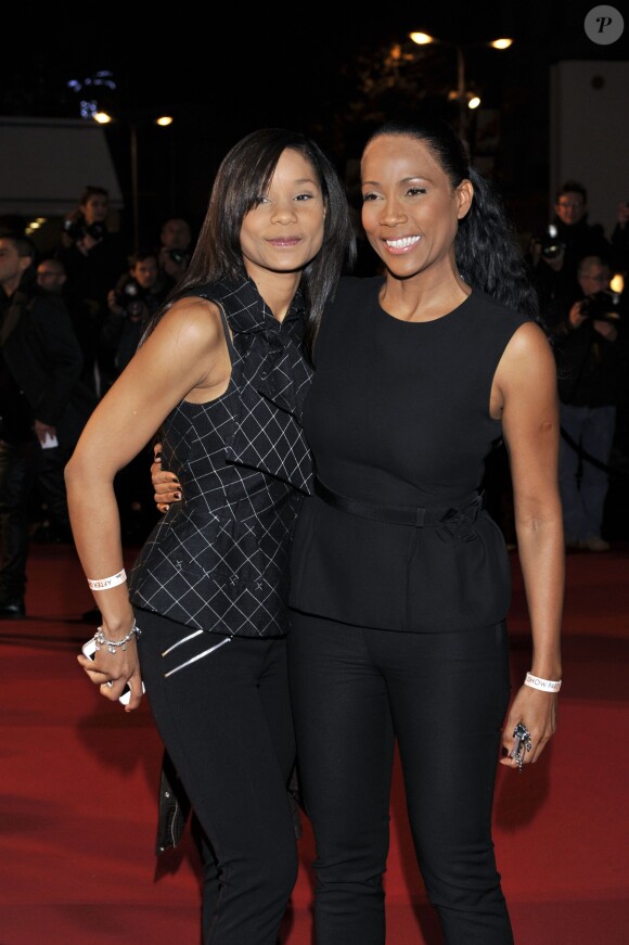 Christine Kelly et sa soeur - 15e édition des NRJ Music Awards au Palais des Festivals à Cannes le 14 décembre 2013.