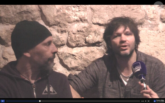 Pascal Humbert et Bertrand Cantat du groupe Détroit dans la cave où ils répètent à Bordeaux. Le duo se confie au micro de José Ruiz pour France Bleu Gironde, décembre 2013.