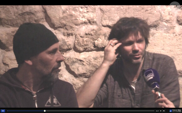 Pascal Humbert et Bertrand Cantat du groupe Détroit dans la cave où ils répètent à Bordeaux. Le duo se confie au micro de José Ruiz pour France Bleu Gironde, décembre 2013.