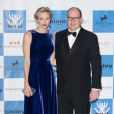  La princesse Charlene et le prince Albert II de Monaco au gala Monaa le 15 novembre 2013 