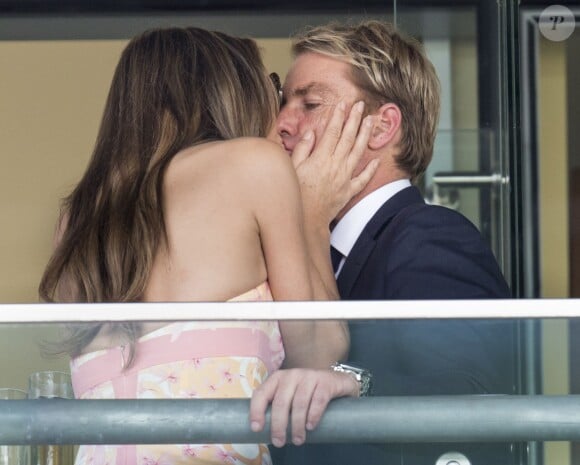 Liz Hurley et Shane Warne, alors amoureux, assistent à une course hippique " Ascot Racecourse ". Juillet 2013