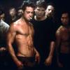 Dans la peau de Tyler Durden pour Fight Club (1999), toujours de David Fincher, Brad Pitt devient une icône, transcendant les publics dits féminins et masculins. Le film devient à la fois culte et controversé.