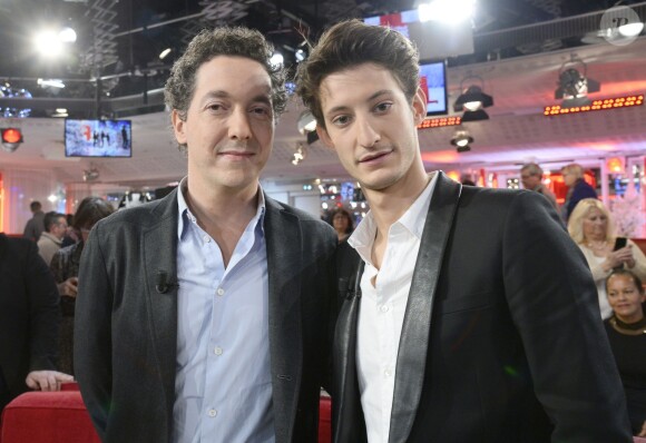 Guillaume Gallienne et Pierre Niney à l'enregistrement de l'émission "Vivement Dimanche" à Paris, le 17 décembre 2013. L'émission sera diffusée le 29 décembre.