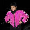 Rihanna, de sortie dans le quartier de SoHo à New York, porte une veste en fourrure Tom Ford (collection automne-hiver 2013), un jean Citizens of Humanity (modèle Avedon Slick) et des chaussures zébrées Miu Miu. Le 16 décembre 2013.