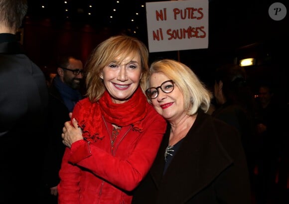 Marie-Anne Chazel et Josiane Balasko à la générale du spectacle de Thierry Mugler au Comedia, Mugler Follies, à Paris, le 18 décembre 2013.