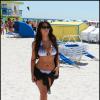 Kim Kardashian sur la plage à Miami en 2010