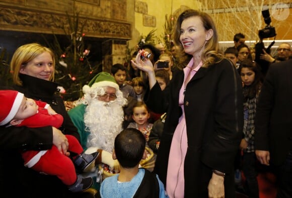 La première dame Valérie Trierweiler lors d'un événement de charité donné par le Secours Populaire à Brive-la-Gaillarde, le 21 décembre 2013.