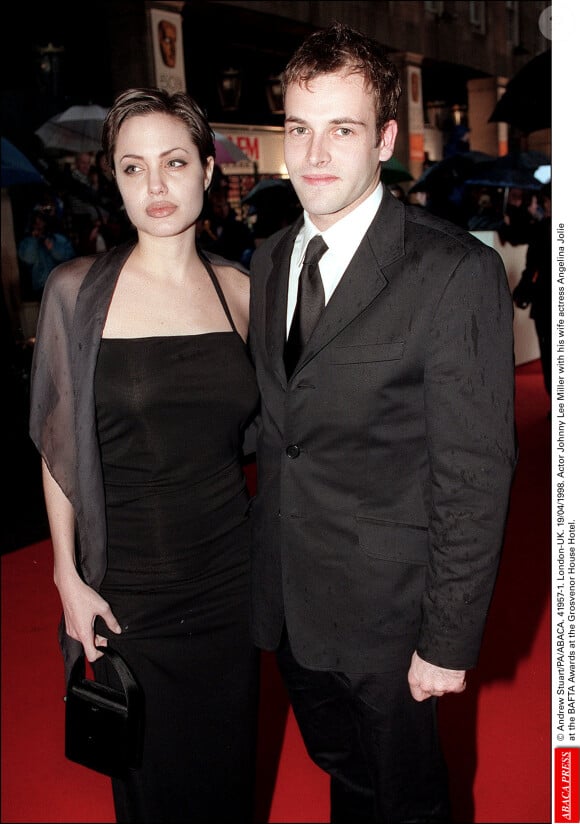 Jonny Lee Miller et Angelina Jolie aux BAFTA Awards en février 2003.