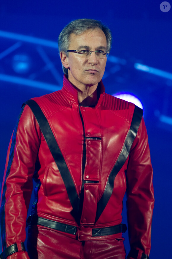 Laurent Petitguillaume sur la scène de Bercy à Paris lors de la tournée Stars 80, le samedi 21 décembre 2013.