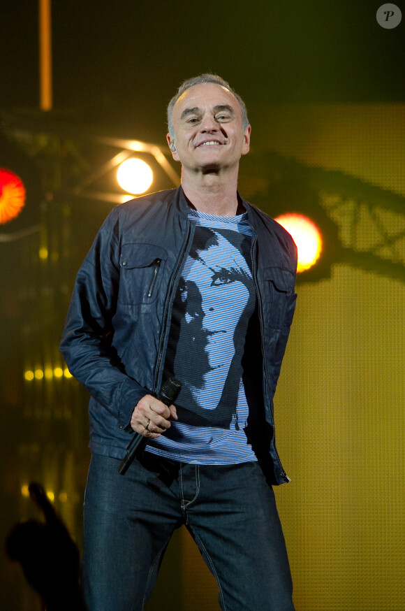 Jean-Pierre Mader sur la scène de Bercy à Paris lors de la tournée Stars 80, le samedi 21 décembre 2013.