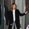 Quand vient le soir, Kim Kardashian (n°1) enfile un jean Saint Laurent Paris et un manteau noir signé Céline pour aller admirer son fiancé Kanye West en concert à Brooklyn. Décembre 2013