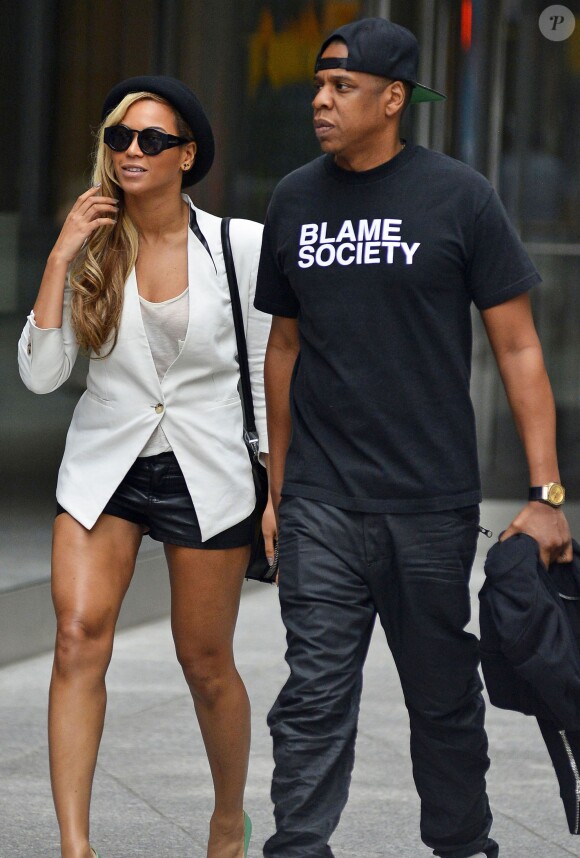Beyoncé (n°9), sans doute femme de la fin de l'année 2013 ! La star s'impose comme une icône de mode à mi-chemin entre l'esprit urbain, la rock attitude, et les tenues sexy. Ici, en compagnie de son époux  Jay-Z pour se faire un ciné à New York.Juin 2013