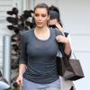 Kourtney Kardashian va faire du shopping avec sa soeur Kim et sa fille Penelope à Beverly Hills, le 16 décembre 2013.