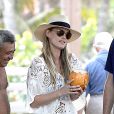 L'actrice Molly Sims passe les fêtes de fin d'année avec les deux hommes de sa vie sous le soleil de Miami. Le 24 décembre 2013